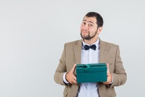Unique Gifts for Diplomats: Ideas That Go Beyond the Usual